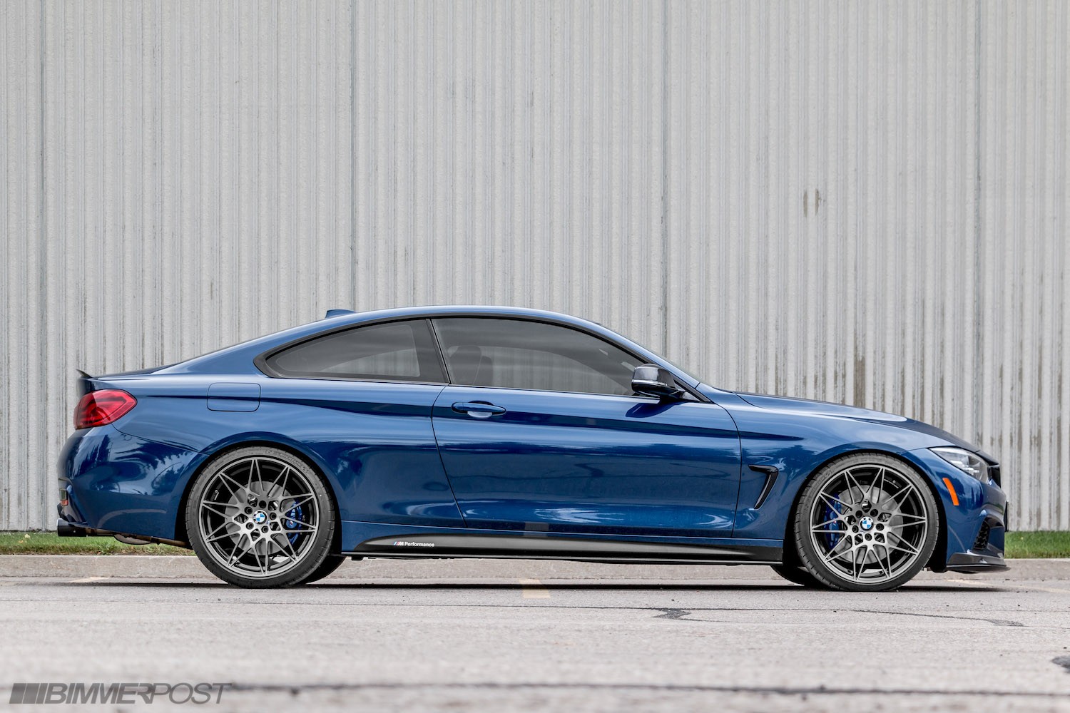 440i-m-perfomance-in-avus-blue-individual