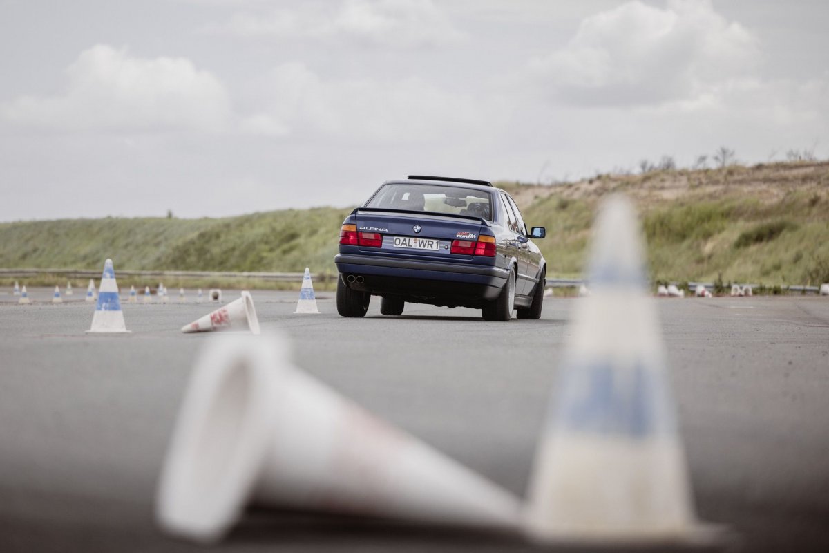 alpina-b10-e34-12.jpg