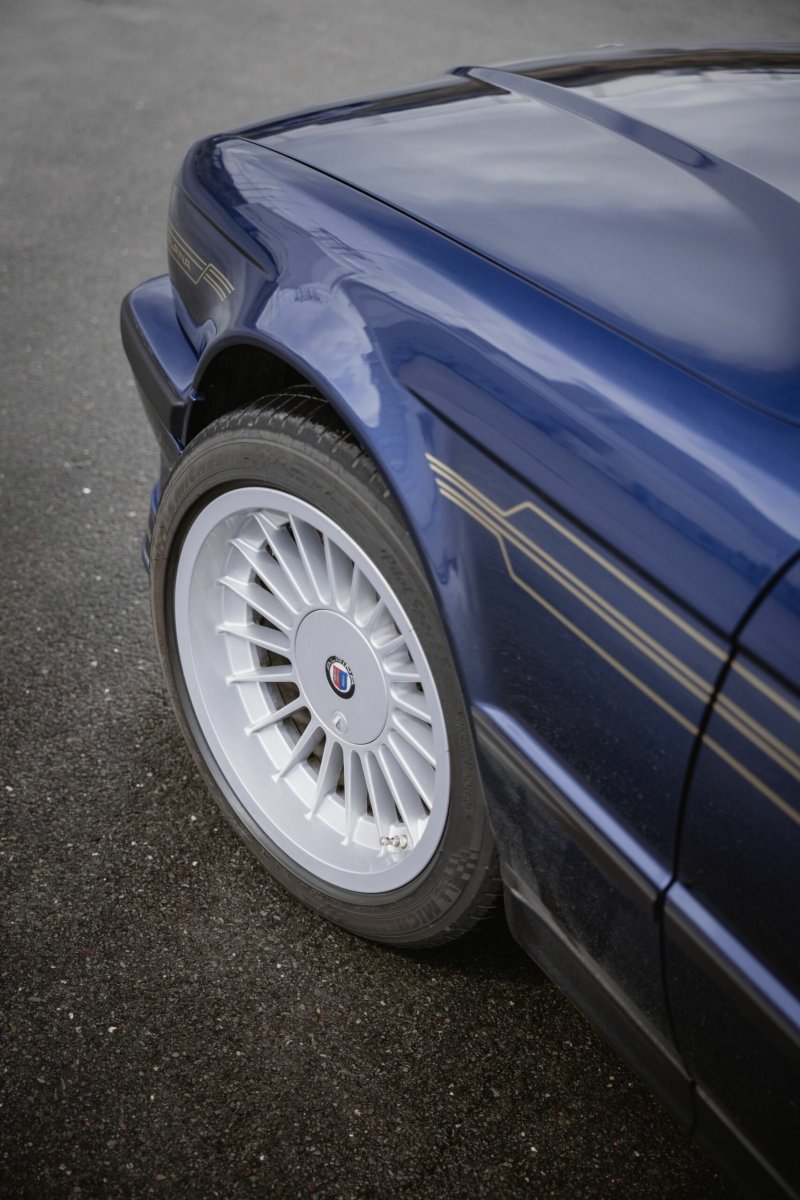 alpina-b10-e34-18-scaled.jpg