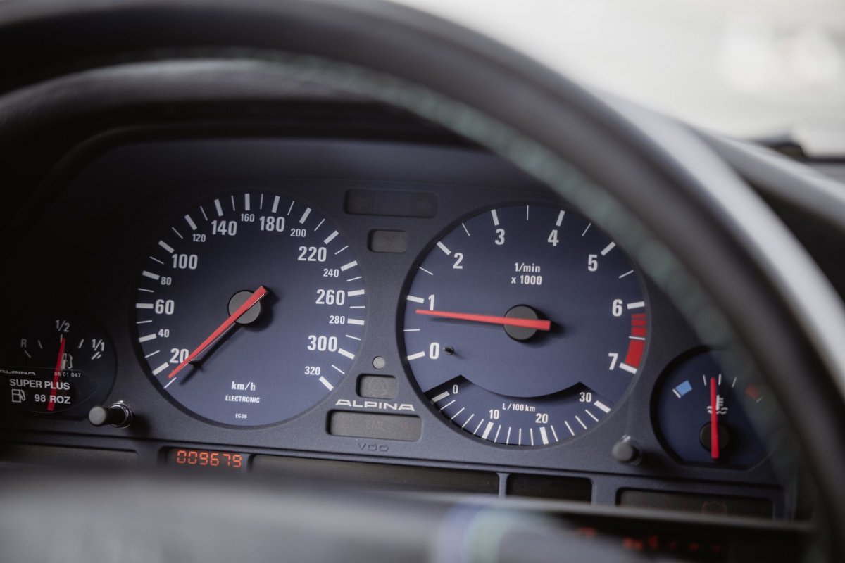 alpina-b10-e34-28.jpg