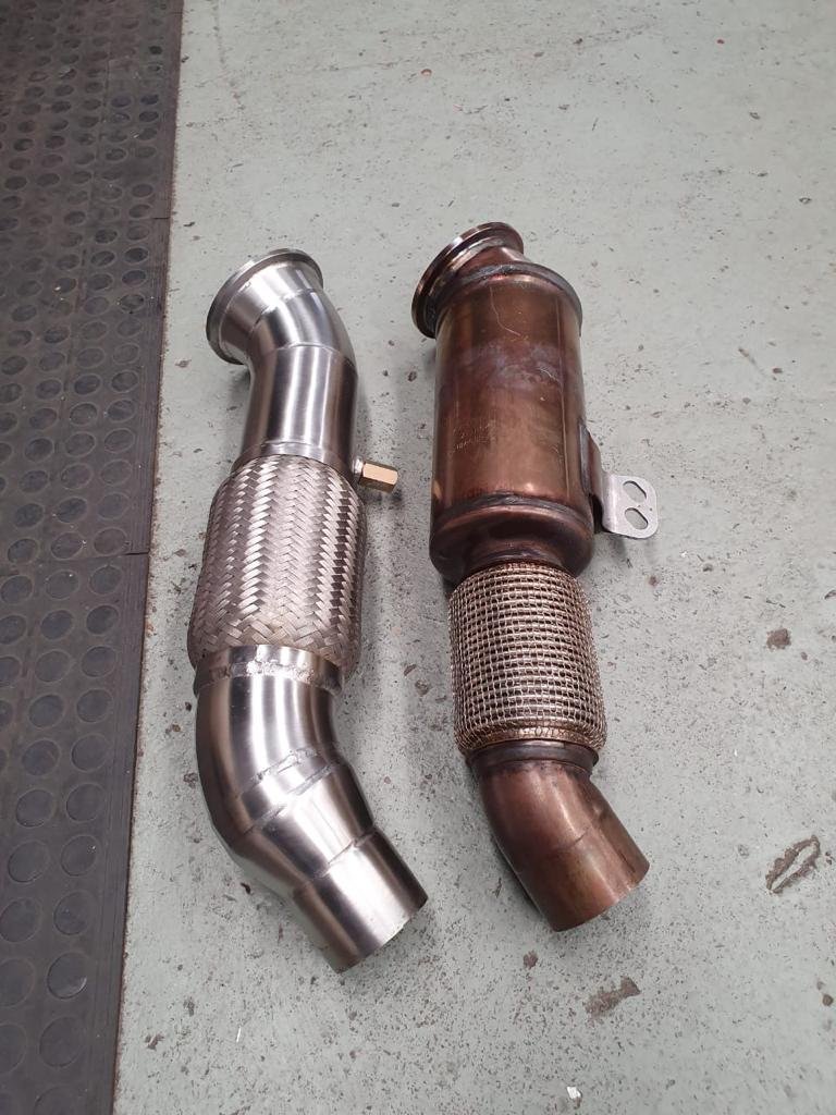 BMW 140i Downpipe.jpg BMW 140i Downpipe.jpg