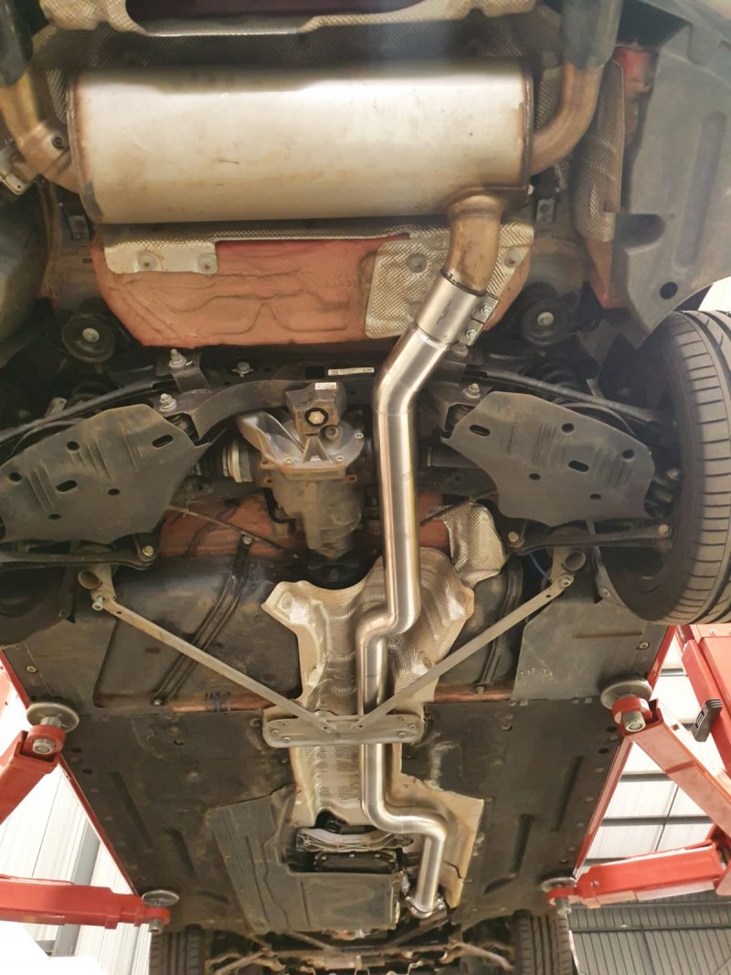 BMW 240i Midpipe 2.jpg BMW 240i Midpipe 2.jpg