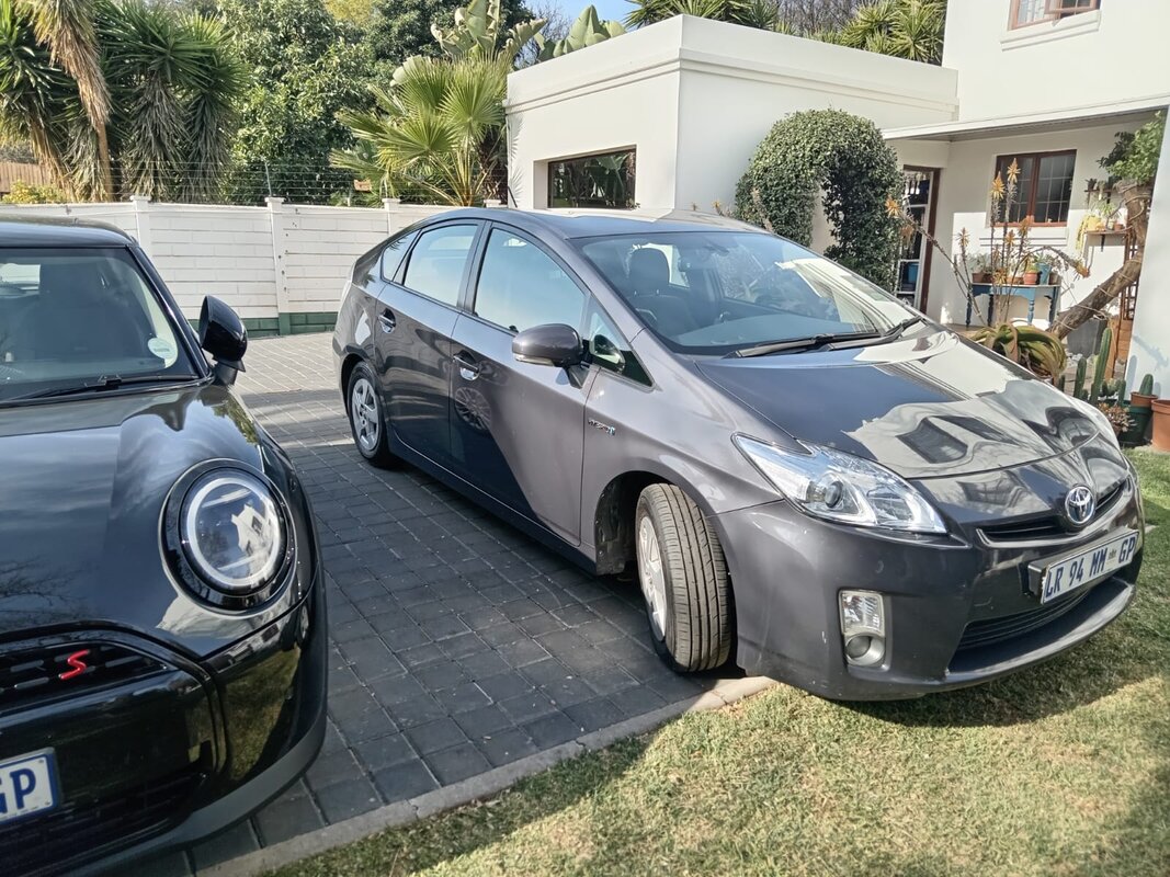 PRIUS.jpg