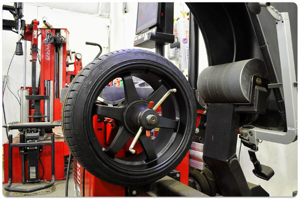 hunter-road-force-balancing-and-touchless-tire-mounting.jpg