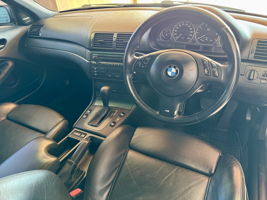 330i Inside.jpg