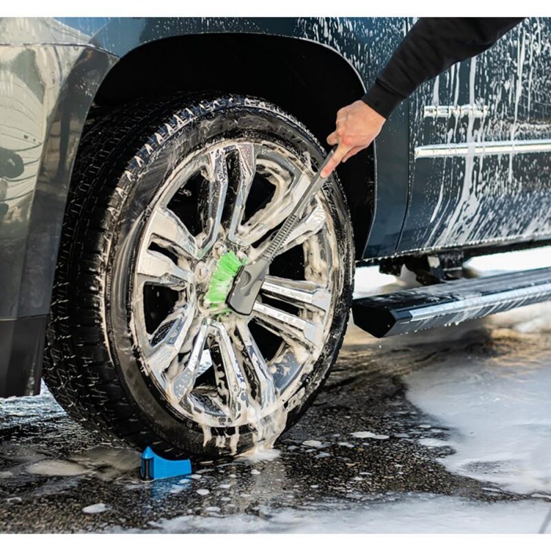 Wheel-and-Body-Brush-Long-Handle-Demo__71587.1552681142.1280.1280.jpg