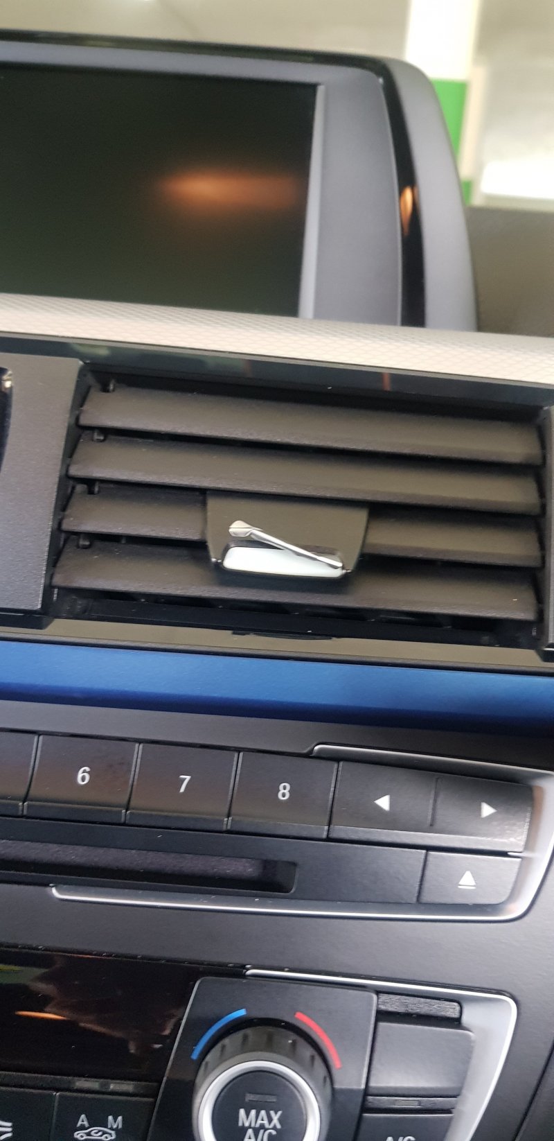Damage to air vent tab - Pic 1.jpg