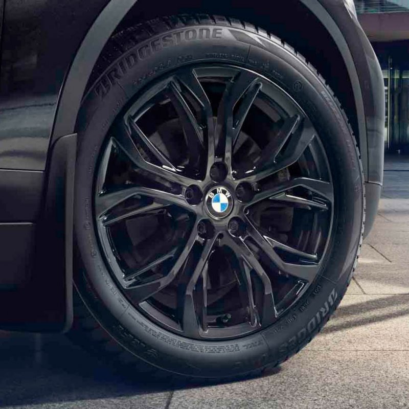 725314 BMW CS Bridgestone Tyre Campaign SM Instagram 1.jpg