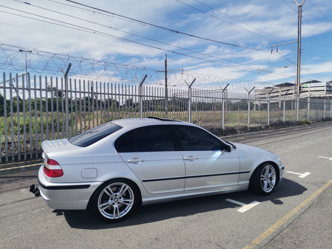 330i.jpg 330i.jpg
