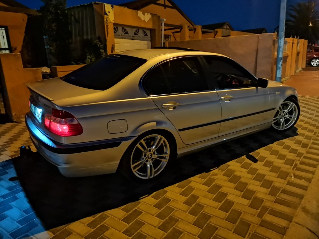 330i-4.jpg 330i-4.jpg