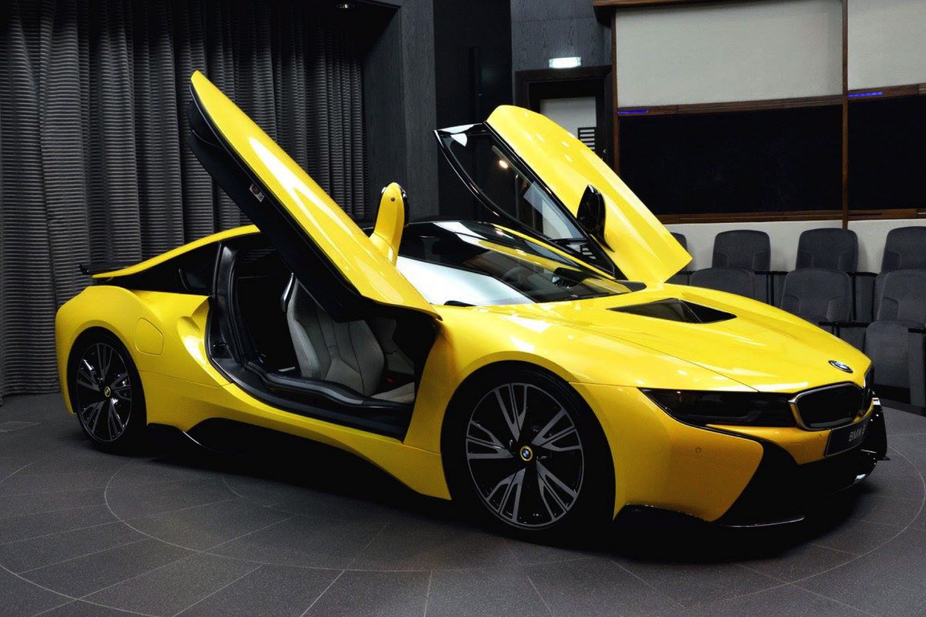 bmw-i8-lava-yellow-1_3368860073.jpg