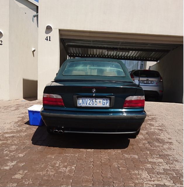 bmw6_2889617090.jpg