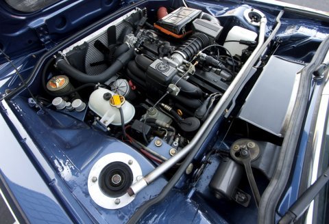 1973_BMW_3.0CS_E9_Coupe_Hot_Rod_Engine_1.jpg