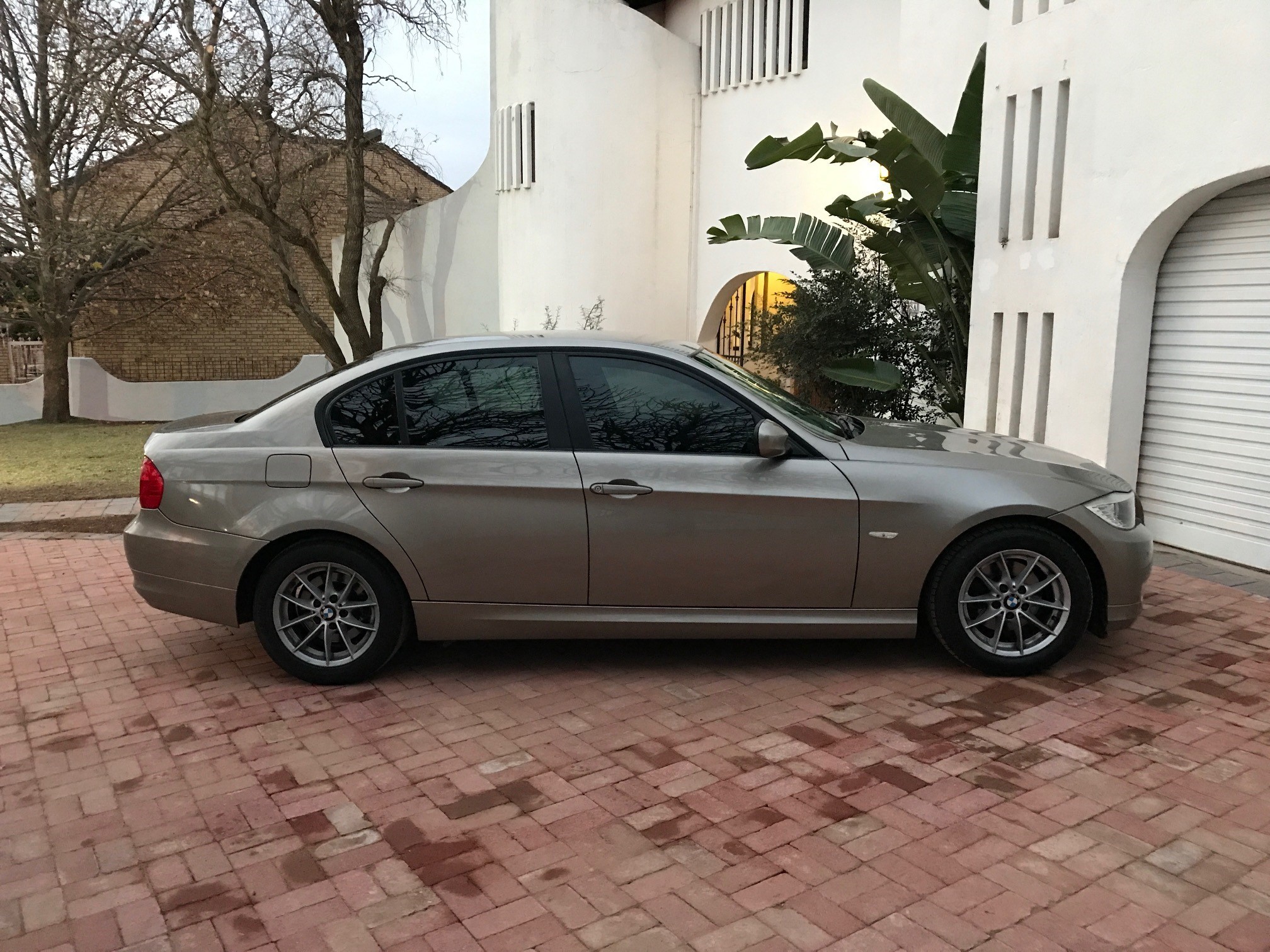 bmw_1545279971.jpg