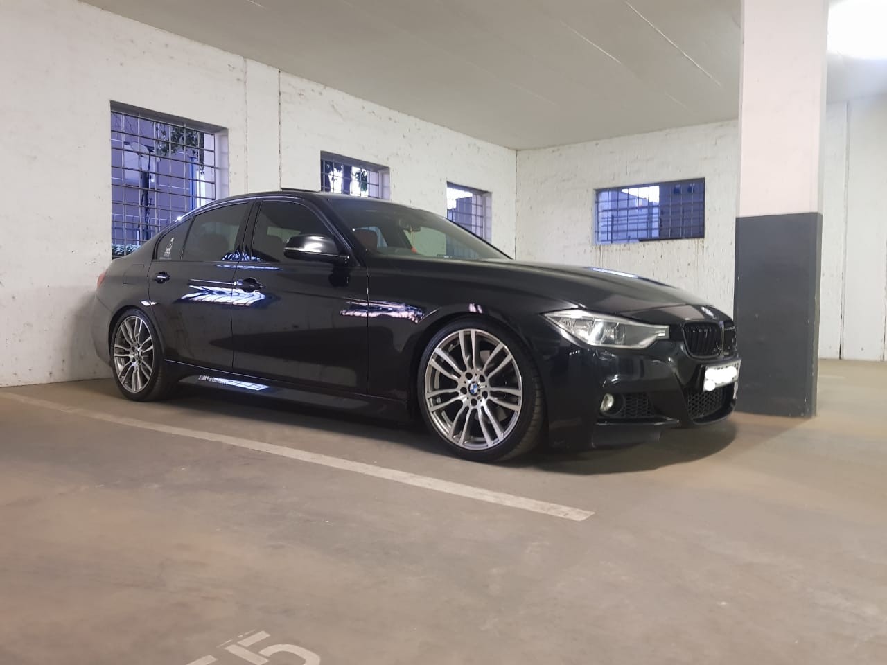 parking3_64977187.jpeg