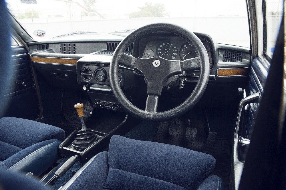 530 mle interior small_2428825846.jpg
