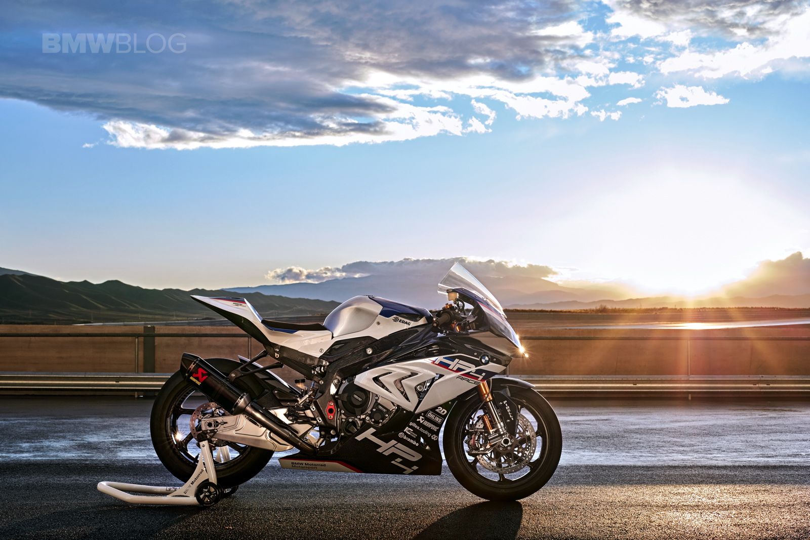 2017-BMW-HP4-14.jpg