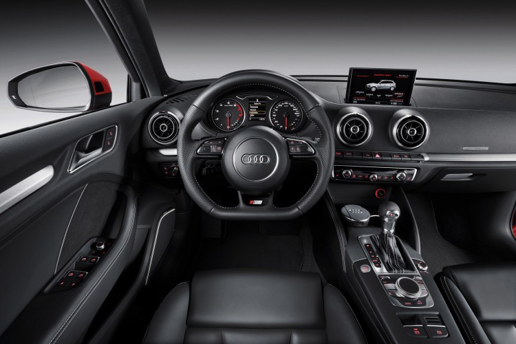 2014-Audi-Q7-S-Line-Prestige-Interior-750x500.jpg