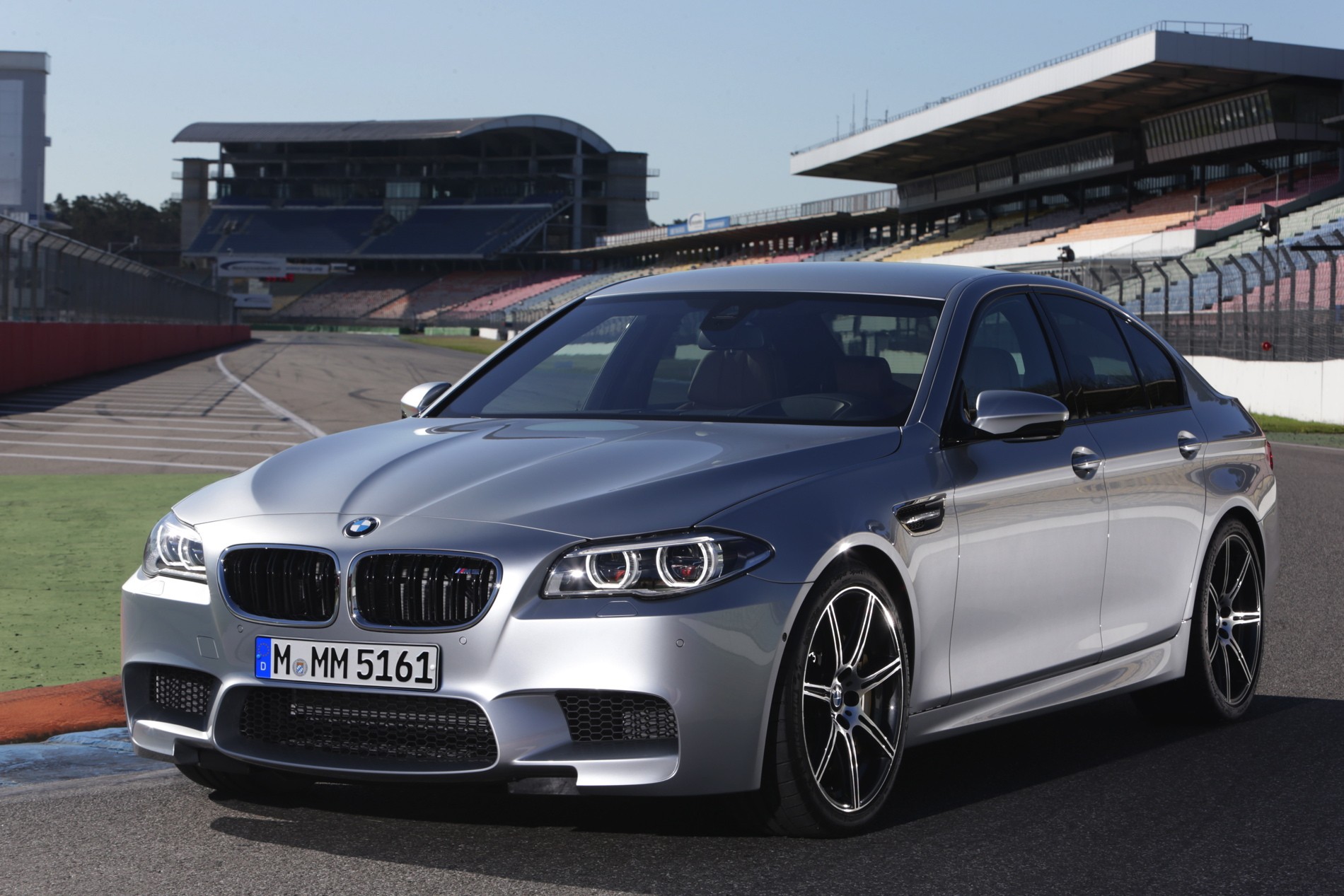 2014-bmw-m5-facelift-06_1343031381.jpg