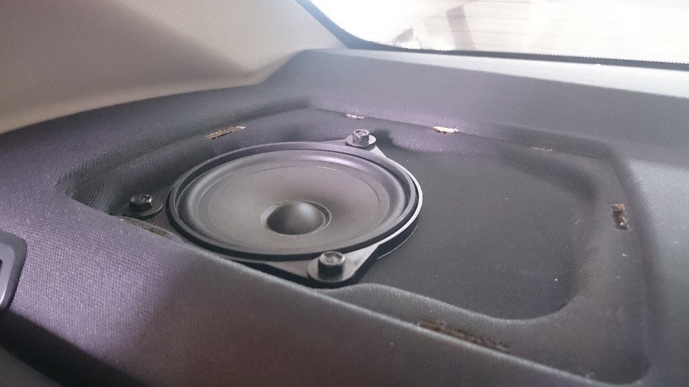 2. rear speaker_5648898603.jpg