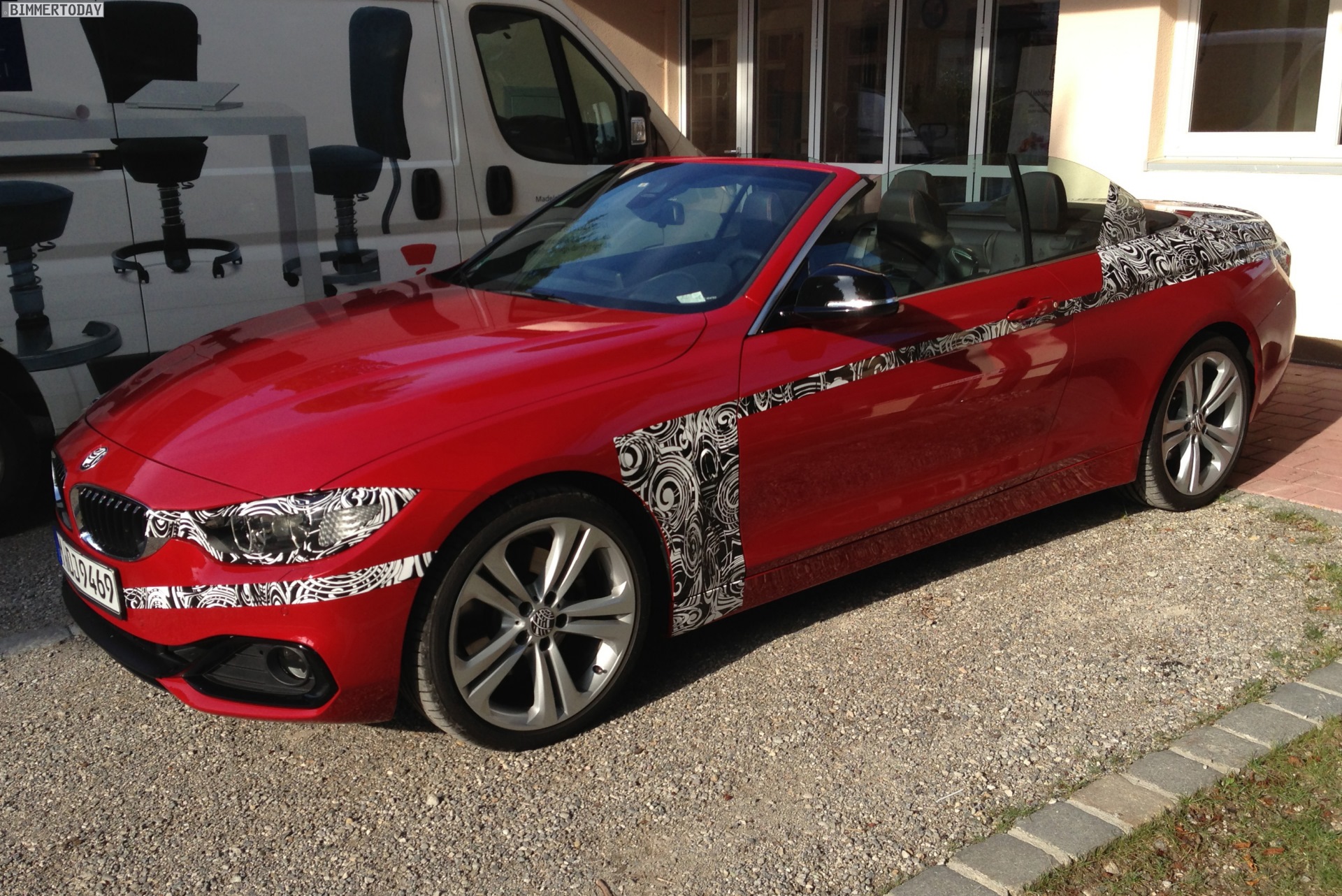 2014-BMW-4er-Cabrio-F33-Rot-offen-Erlkoenig-02.jpg
