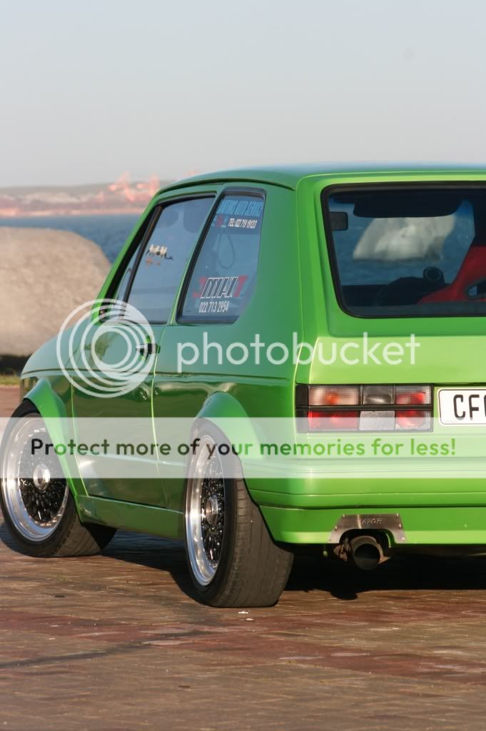 VWGolfGreenandBlack020.jpg