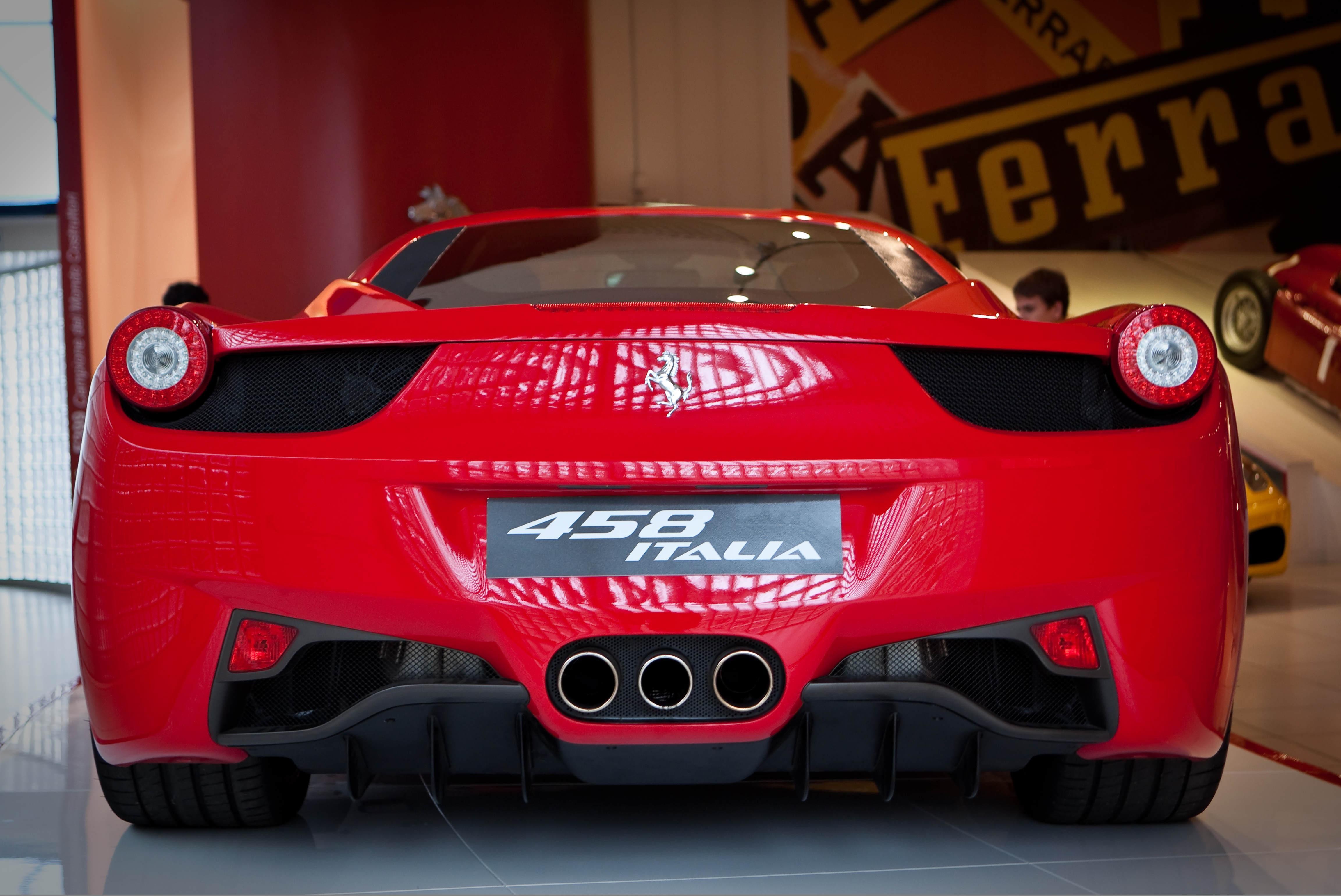 ferrari_458_italia_back_3776824222.jpg