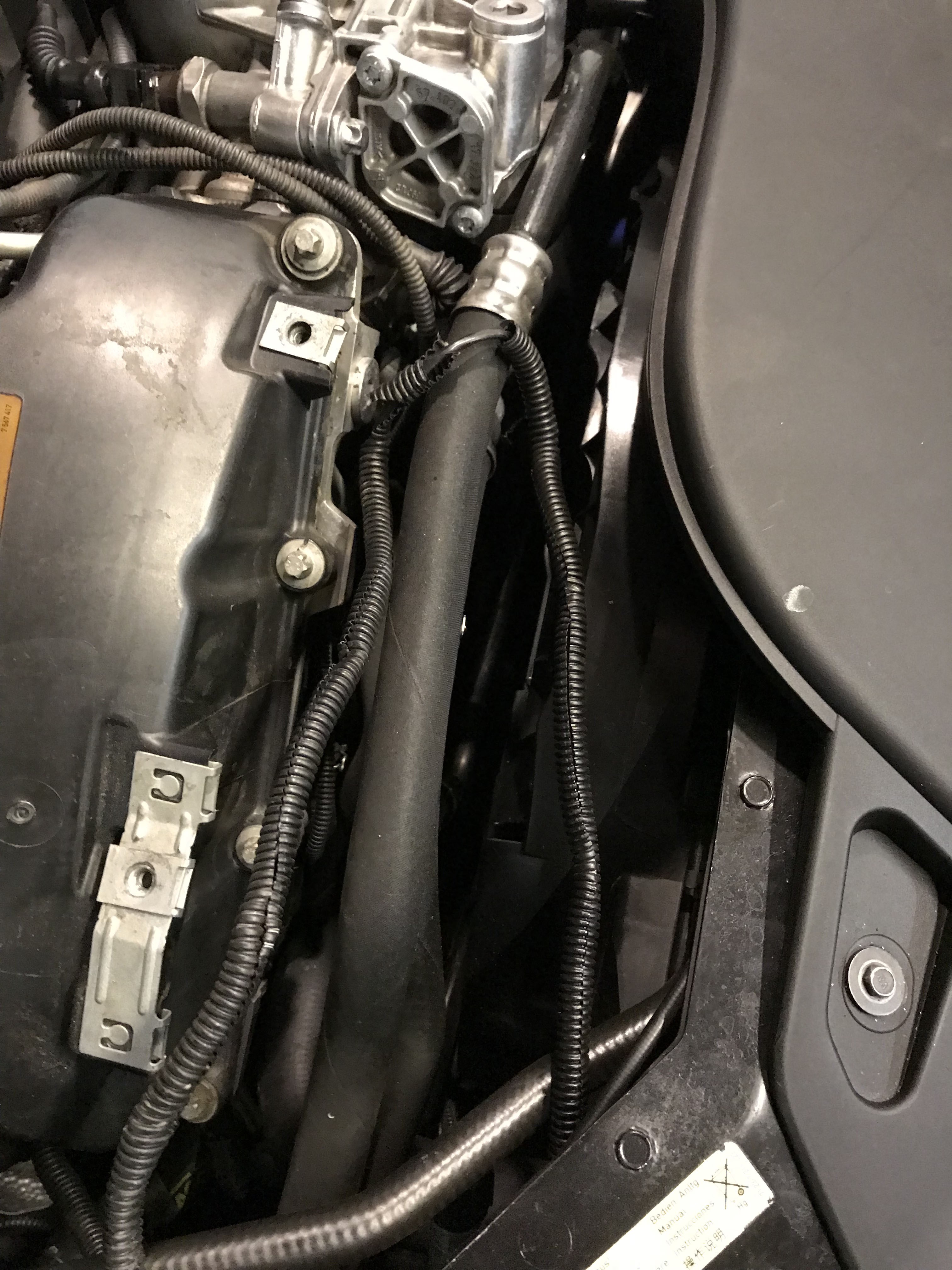 wire cable tied to my oil pipes_652911886.jpg
