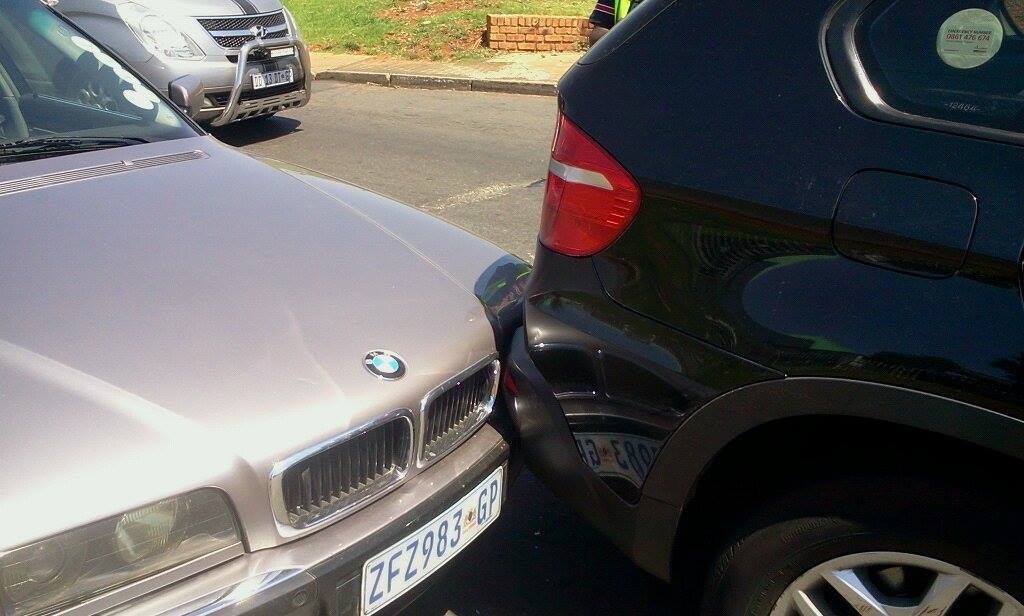 bmw crash2_4961756053.jpg