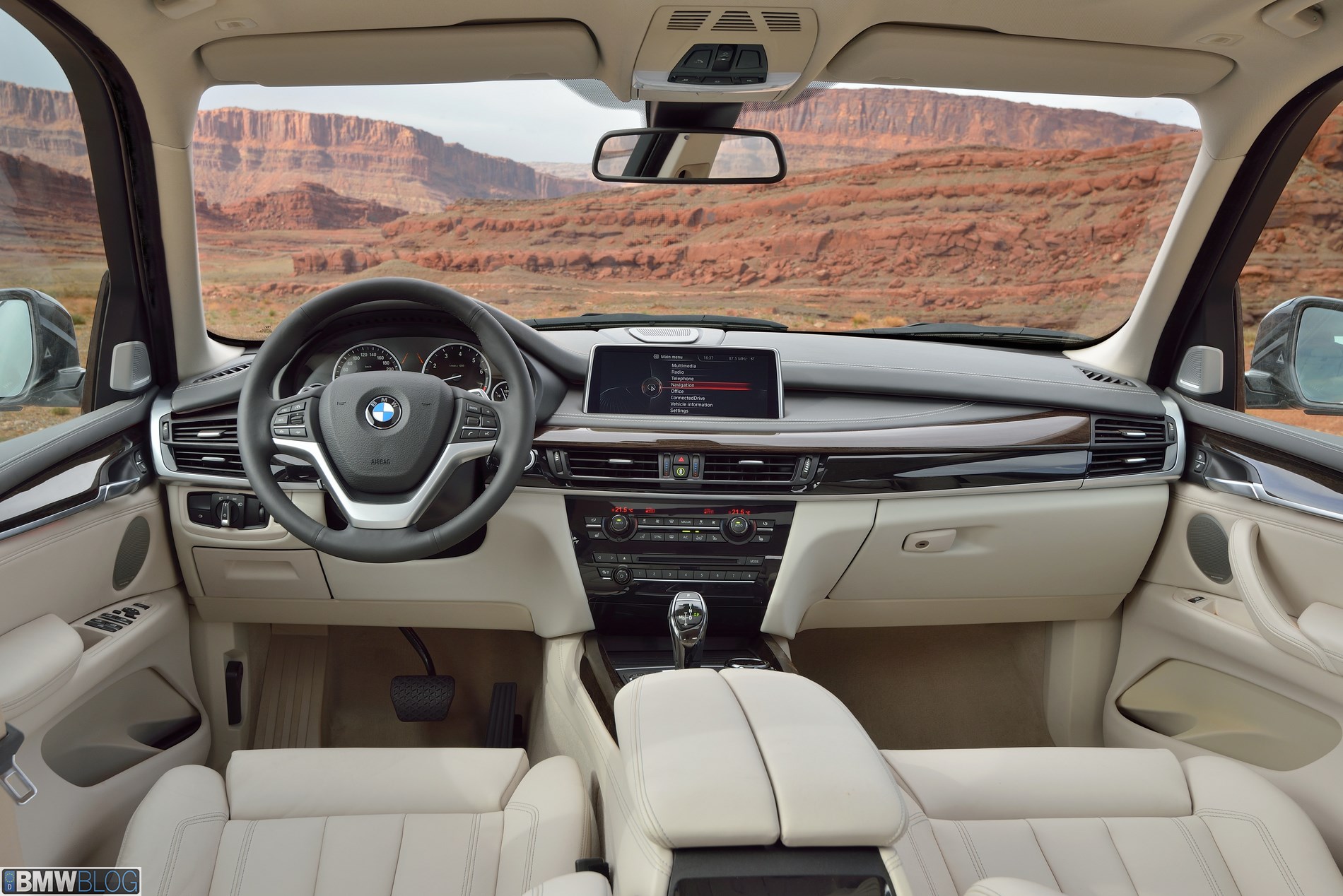 2014-bmw-x5-interior-07.jpg