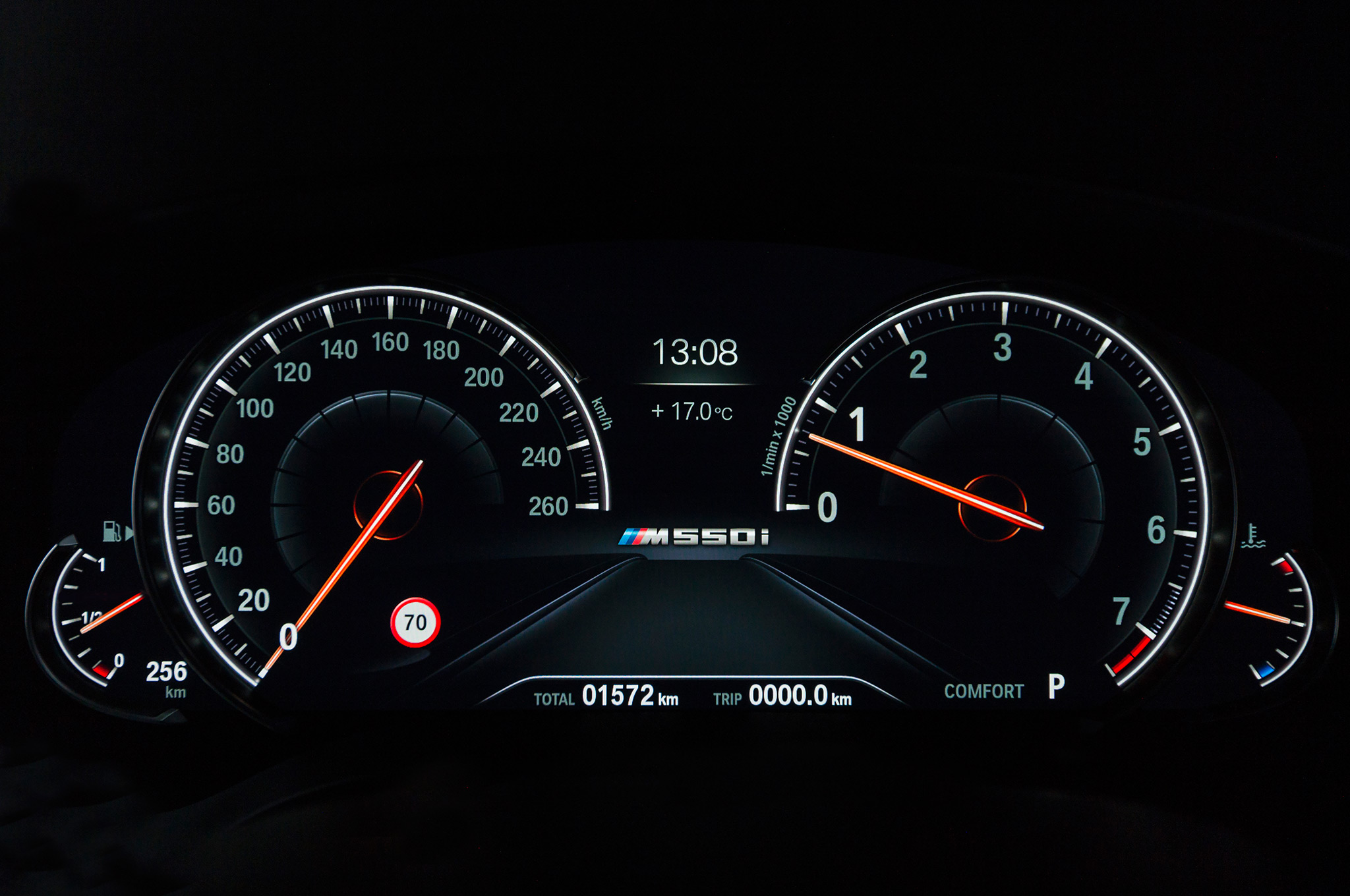 2018-BMW-M550i-xDrive-interior-gauges.jpg