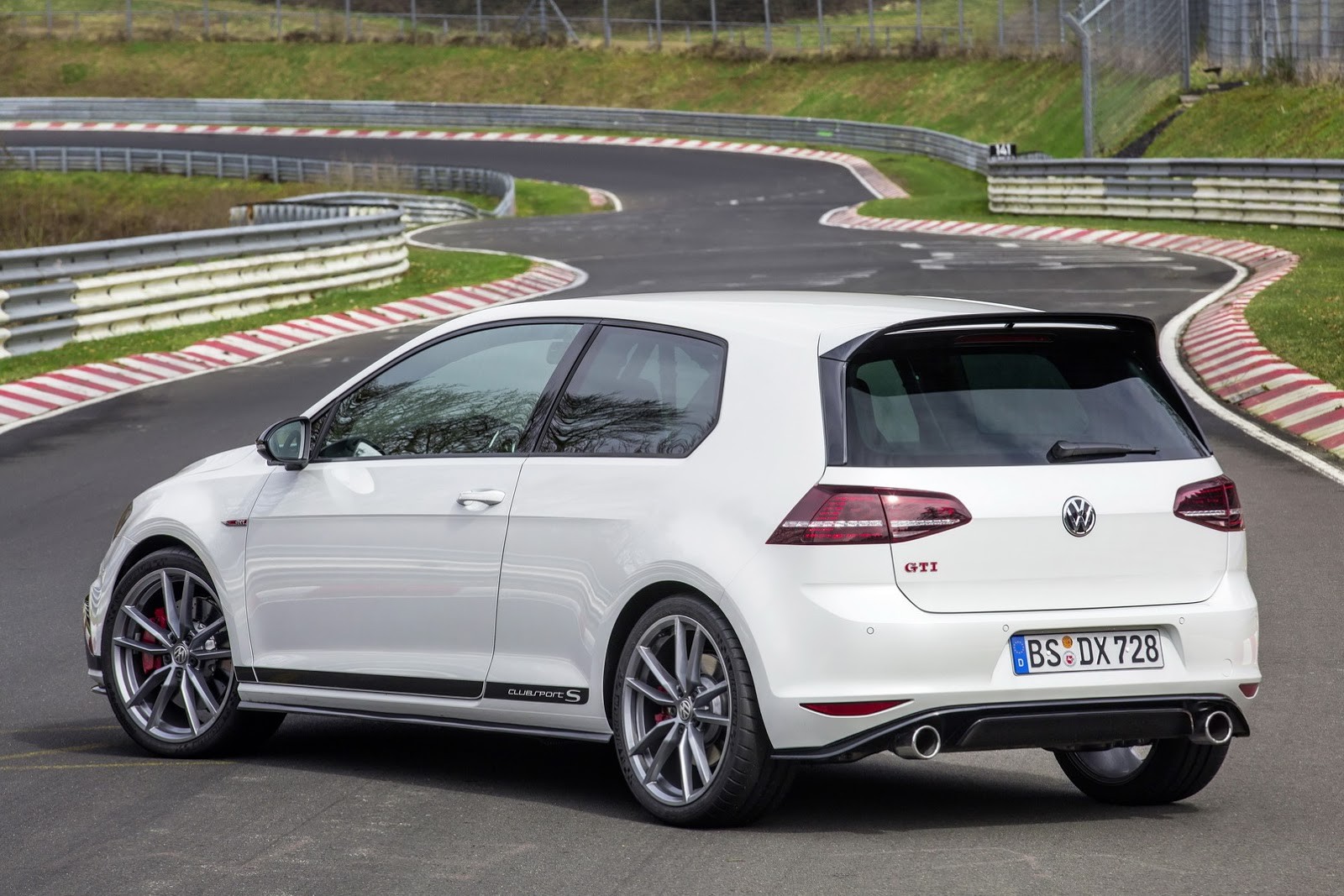 e6032850-vw-golf-ft-clubsport-s-16_9106868137.jpg