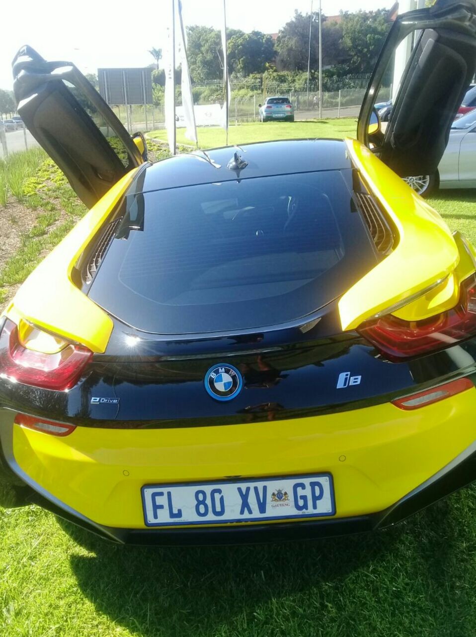 yellow i8 1_1691310200.jpg