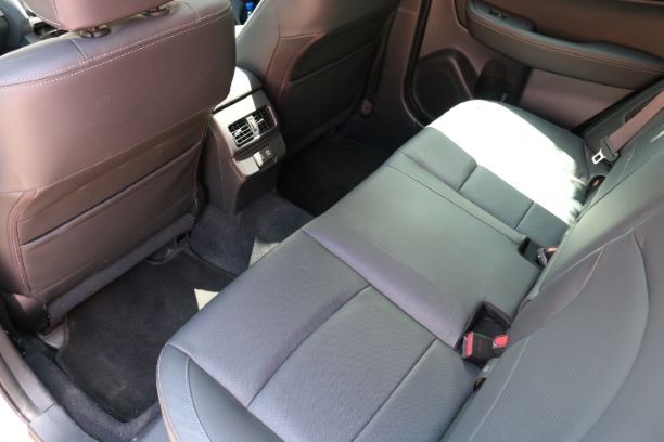 interior-rear-seats_9603974874.jpg