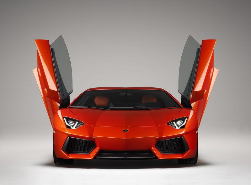 2012-lamborghini-aventado-26_800x0w.jpg