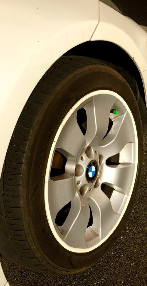 white bmw_3500716770.jpg