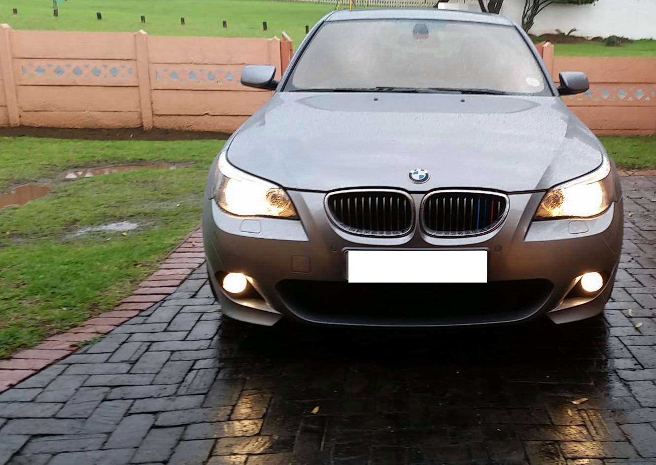 e60 lights on no plates_3870736453.jpg