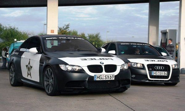 police-wrapped-bmw-m_600x0w.jpg