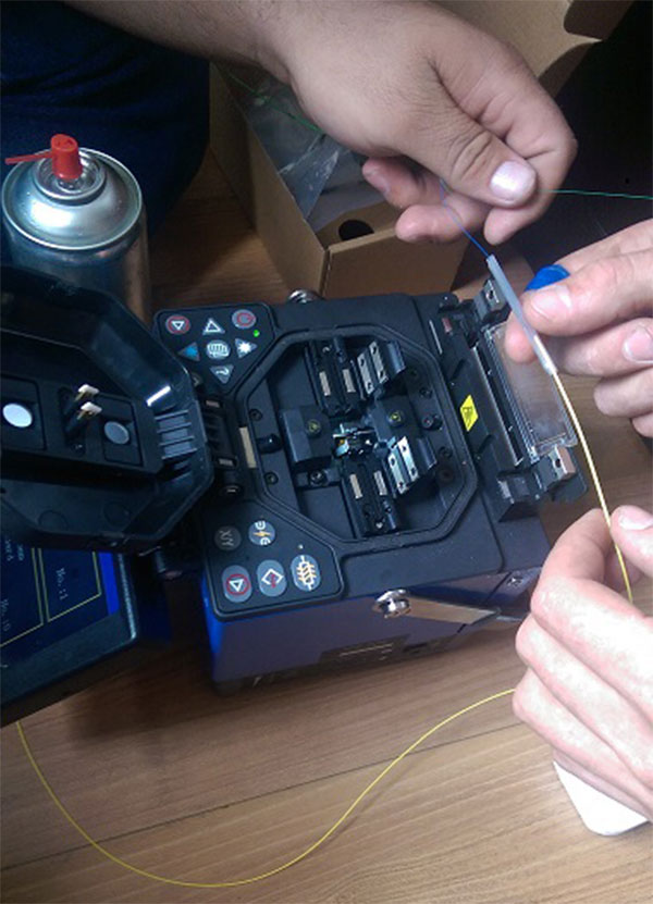 Fibre-splicing.jpg