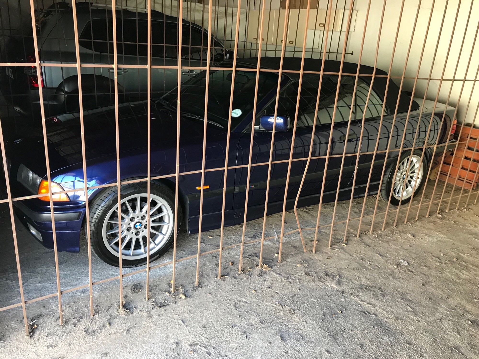 garage_8818627651.jpeg