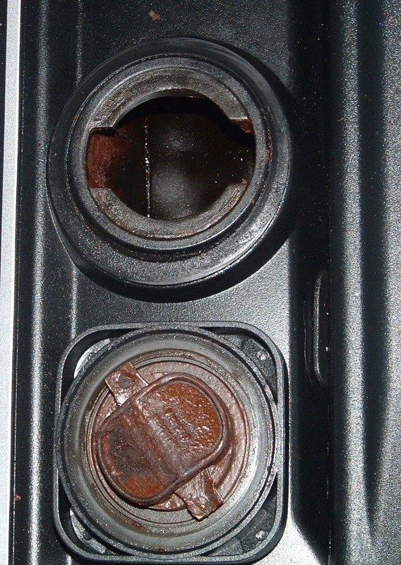 oil cap_7653432050.jpg