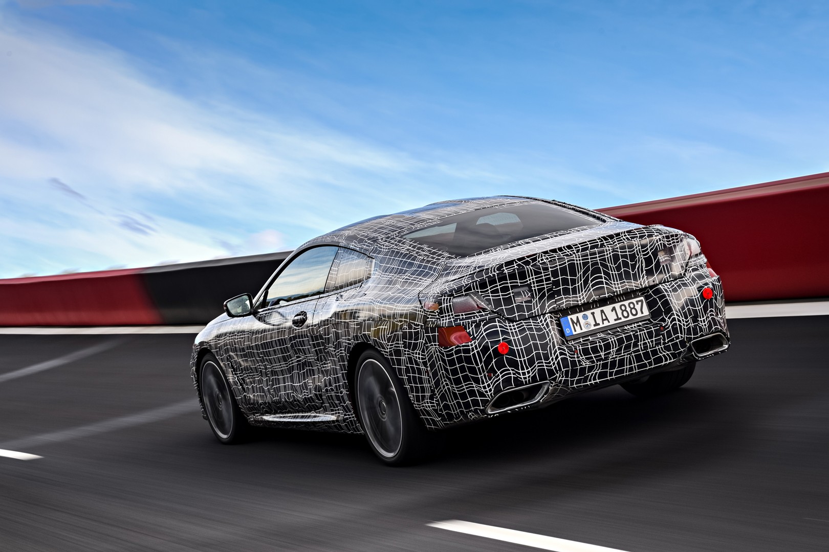 bmw-8-series-coupe-6_2914644558.jpg