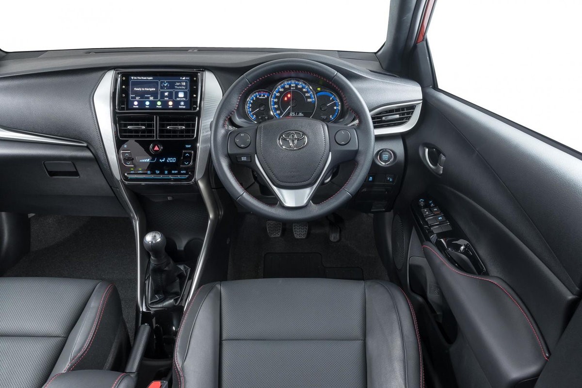 toyota-yaris-3_1906437166.jpg
