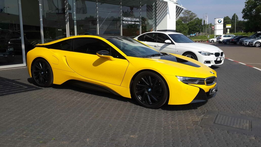 yellow i8_2425700416.jpg