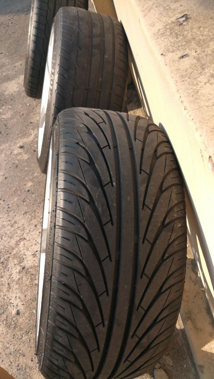 tire3_5427142232.jpg