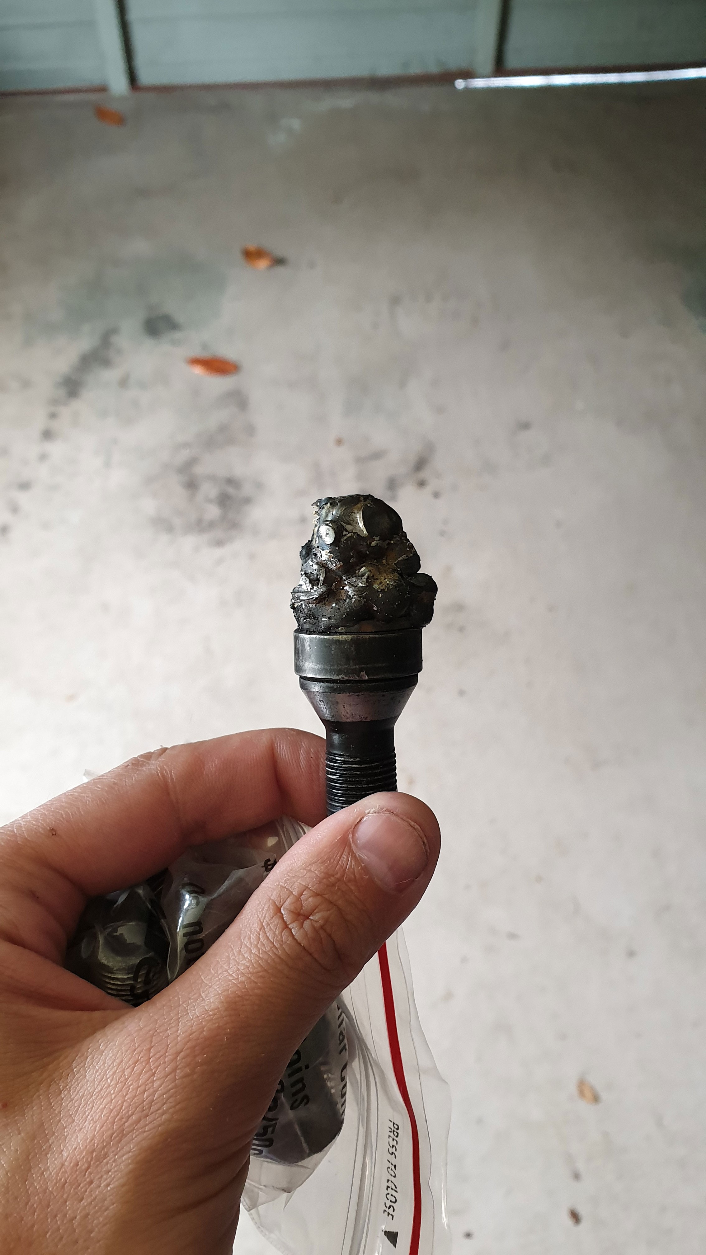 welded-lock-nut_107317590.jpg