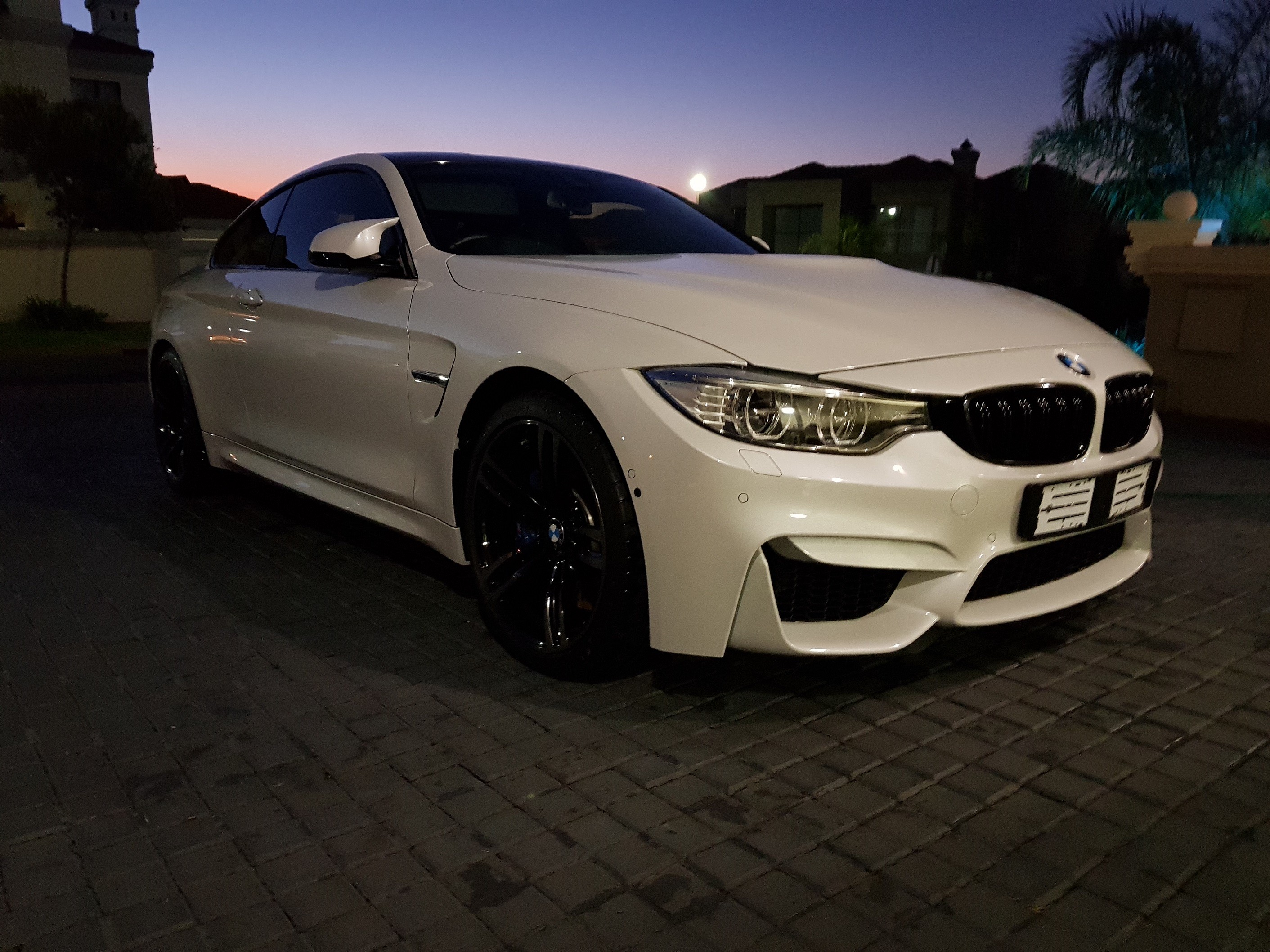 bmw3_9849649011.jpg