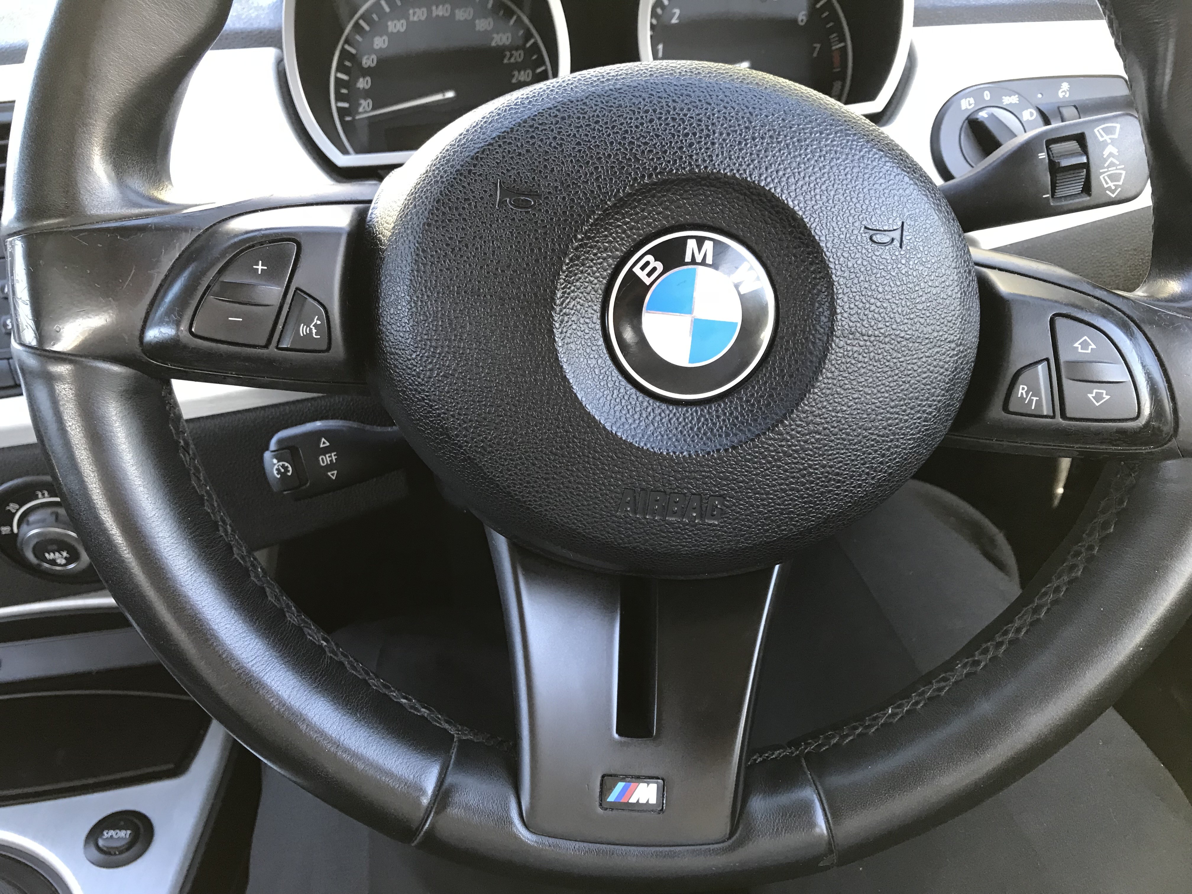 steering wheel_4376070788.jpg