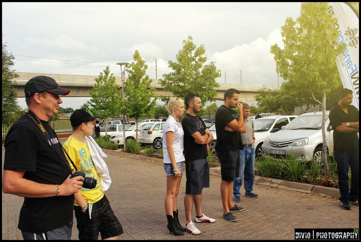 BMW_Fanatics_Carsn_Coffee_2014_Cent_Divio_photogr.jpg
